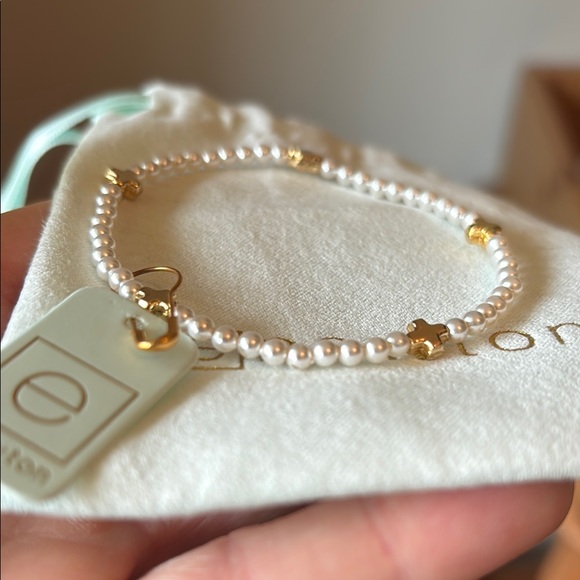 ENewton Signature cross Pearl and Gold Bracelet - Picture 3 of 4